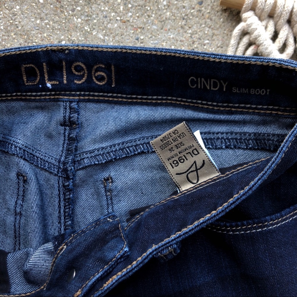DL1961 Slim Boot Jeans Size 26 - Picture 4 of 7